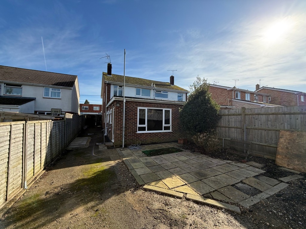 Lot: 120 - HOUSE FOR IMPROVEMENT - view from the garden of the back of the house